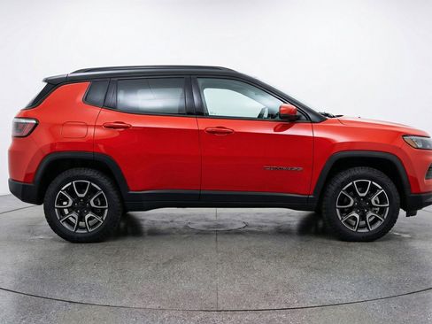 Used 2025 Jeep Compass Trailhawk w/ Trailer Tow Group image 11