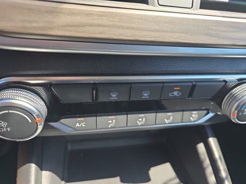 Used 2025 Nissan Altima 2.5 SV FWD image 25