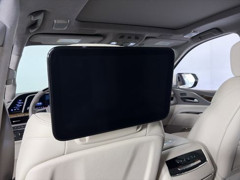 Certified 2023 Cadillac Escalade ESV Premium Luxury Platinum w/ LPO, Radiant Package AWD/4WD image 18