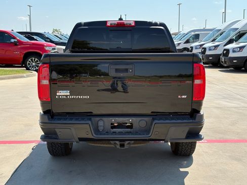 Used 2021 Chevrolet Colorado Z71 w/ Z71 Midnight Edition AWD/4WD image 6