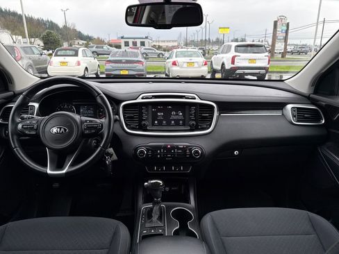 Used 2017 Kia Sorento LX w/ LX Convenience Package image 24