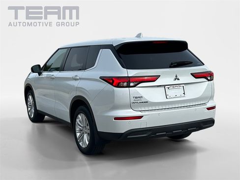 Used 2022 Mitsubishi Outlander ES image 5