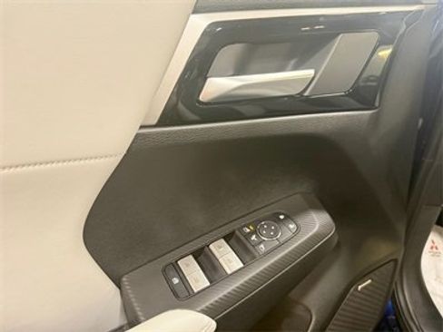 New 2025 Mitsubishi Outlander SE image 14