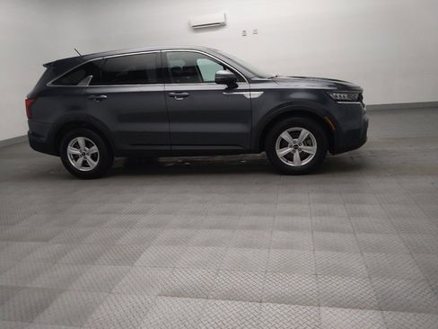 Used 2021 Kia Sorento LX FWD image 11