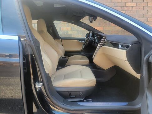 Used 2016 Tesla Model S 70D image 29
