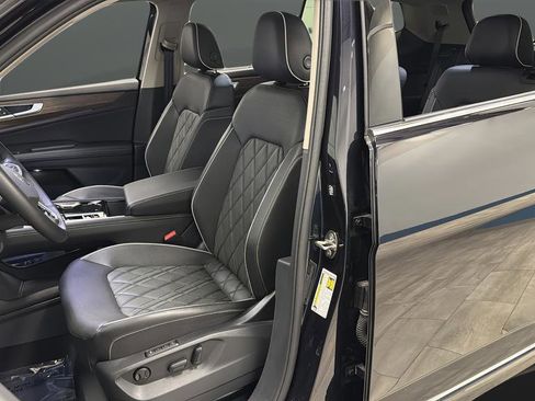 Used 2025 Volkswagen Atlas SEL Premium R-Line image 9