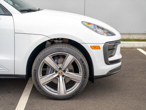 New 2026 Porsche Macan image 9