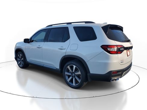 Used 2023 Honda Pilot Elite image 4