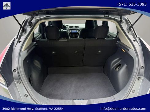 Used 2018 Nissan Leaf SV w/ SV Technology Package FWD image 17