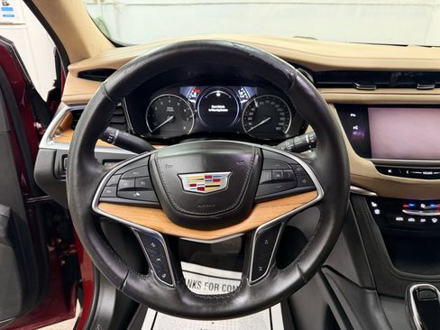 Used 2018 Cadillac XT5 Platinum w/ Driver Assist Package image 17
