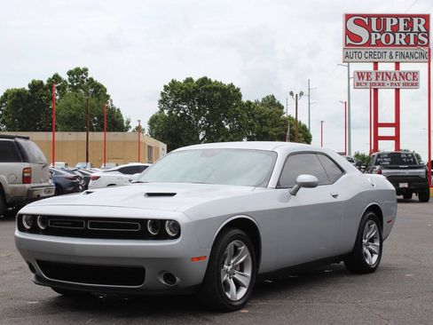 Used 2021 Dodge Challenger SXT RWD image 7