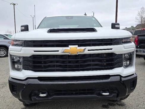 Used 2024 Chevrolet Silverado 2500 Custom w/ Custom Value Package AWD/4WD image 3