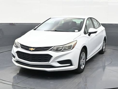 Used 2017 Chevrolet Cruze LS FWD image 8