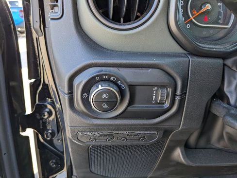 Used 2024 Jeep Gladiator Mojave w/ Technology Group image 27