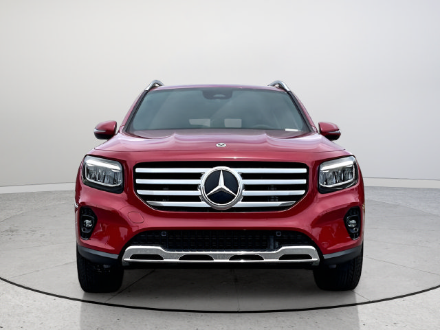 Used 2025 Mercedes-Benz GLB 250 4MATIC image 2