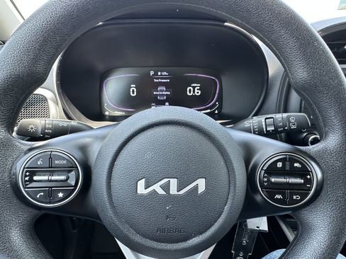 Certified 2023 Kia Soul LX w/ LX Technology Package FWD image 23