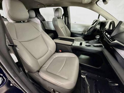 Used 2025 Toyota Sienna XLE w/ XLE Plus Package AWD/4WD image 29