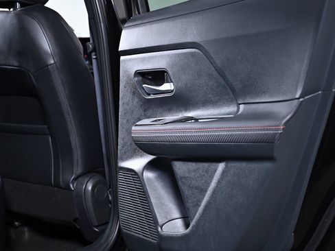 Certified 2025 Nissan Kicks SR AWD/4WD image 30