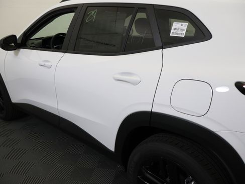 New 2026 Chevrolet Trax ACTIV w/ Sunroof Package FWD image 11