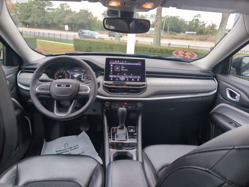 Used 2022 Jeep Compass Latitude image 27