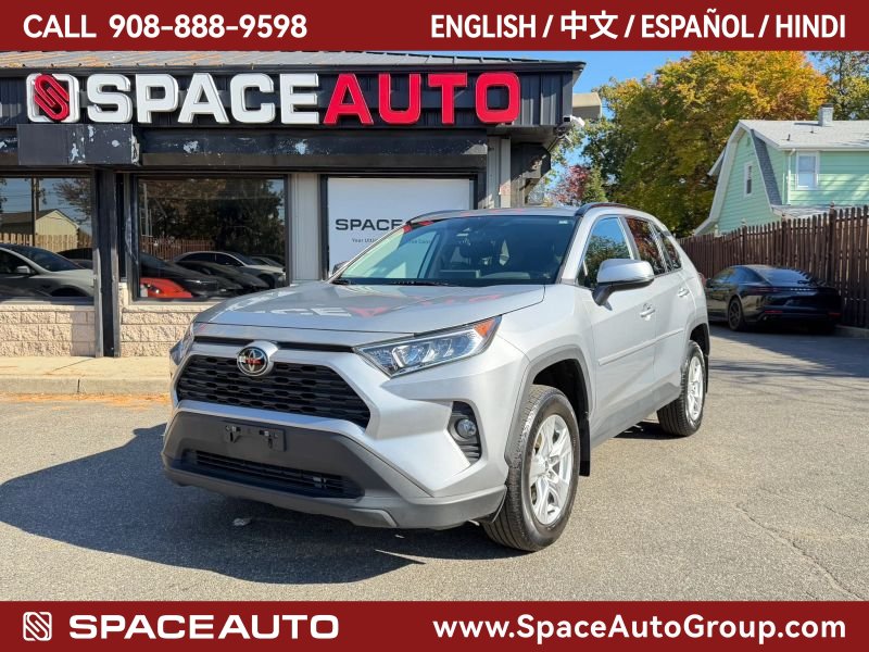 Used 2021 Toyota RAV4 XLE AWD/4WD image 1