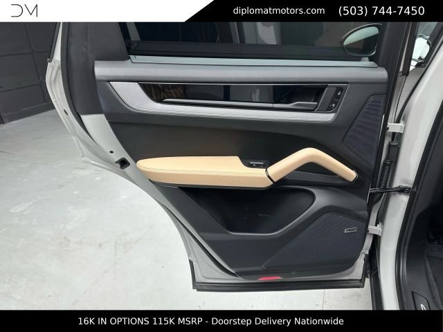 Used 2025 Porsche Cayenne E-Hybrid AWD/4WD image 27