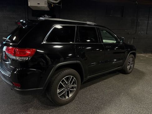 Used 2019 Jeep Grand Cherokee Laredo w/ 18" Wheel & 8.4" Radio Group AWD/4WD image 6