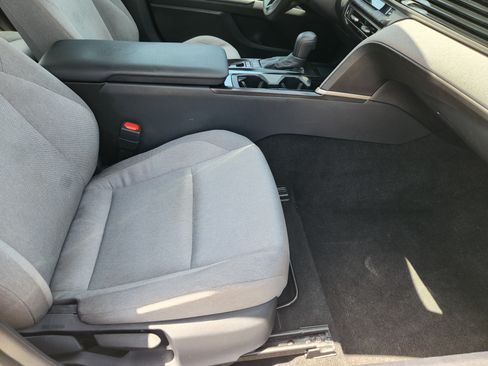 Used 2025 Toyota Camry LE FWD image 15