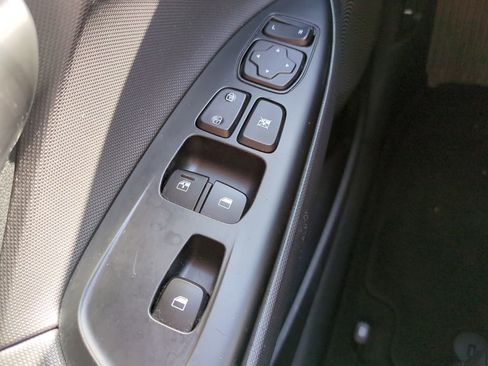 Used 2019 Hyundai Veloster 2.0 Premium image 23