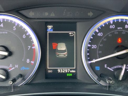 Used 2019 Toyota Highlander XLE image 23