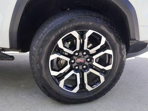 Certified 2025 GMC Canyon AT4 w/ Nightfall Edition AWD/4WD image 23