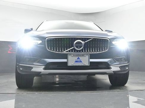 Used 2022 Volvo V90 B6 Cross Country AWD/4WD image 11