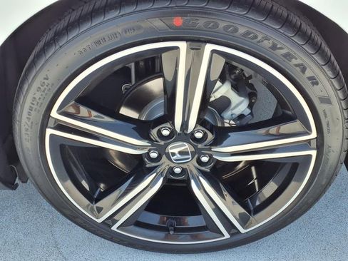 Used 2023 Honda Accord Sport image 9