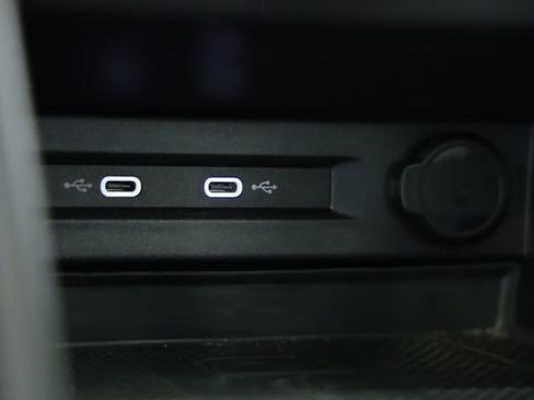 Certified 2022 Volkswagen Tiguan SE image 23