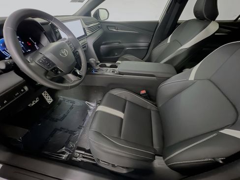 Used 2026 Toyota Camry SE w/ Multimedia Upgrade Package image 15