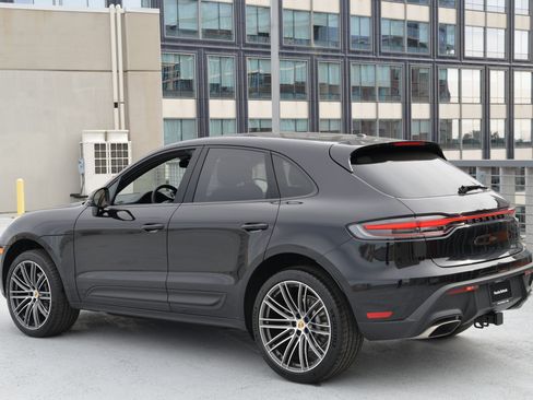 Certified 2026 Porsche Macan AWD/4WD image 3