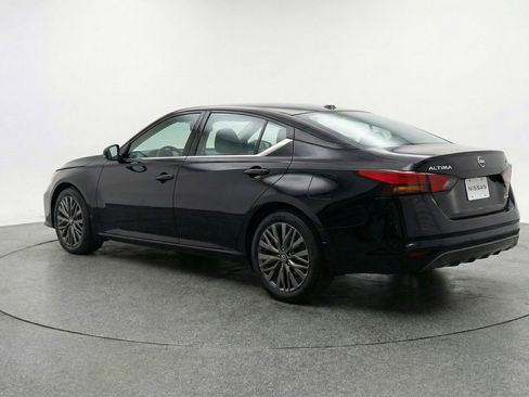 Used 2025 Nissan Altima 2.5 SV image 6