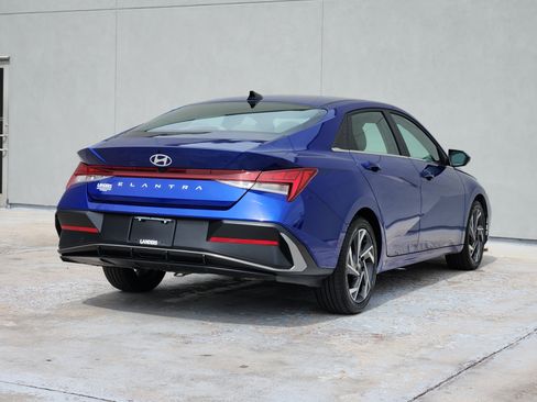 Used 2025 Hyundai Elantra SEL FWD image 8