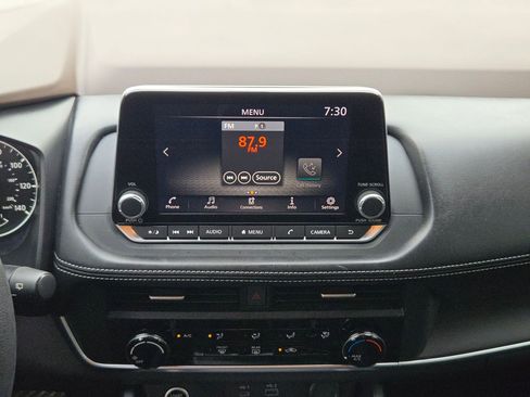 Used 2023 Nissan Rogue S FWD image 15
