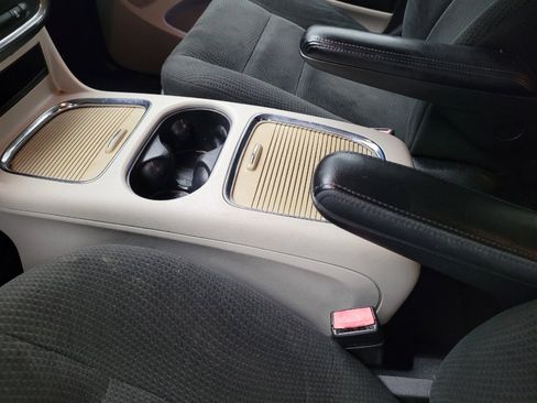 Used 2016 Dodge Grand Caravan SXT FWD image 26