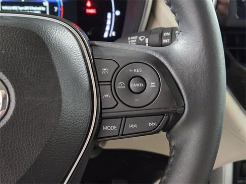 Used 2024 Toyota Corolla Cross XLE image 33