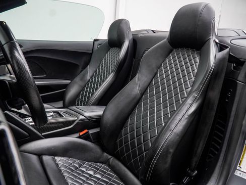 Used 2017 Audi R8 V10 w/ Carbon Exterior Package AWD/4WD image 38
