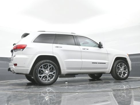 Used 2020 Jeep Grand Cherokee Overland AWD/4WD image 39
