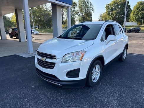 Used 2015 Chevrolet Trax LT w/ LT Sun and Sound Package FWD image 3