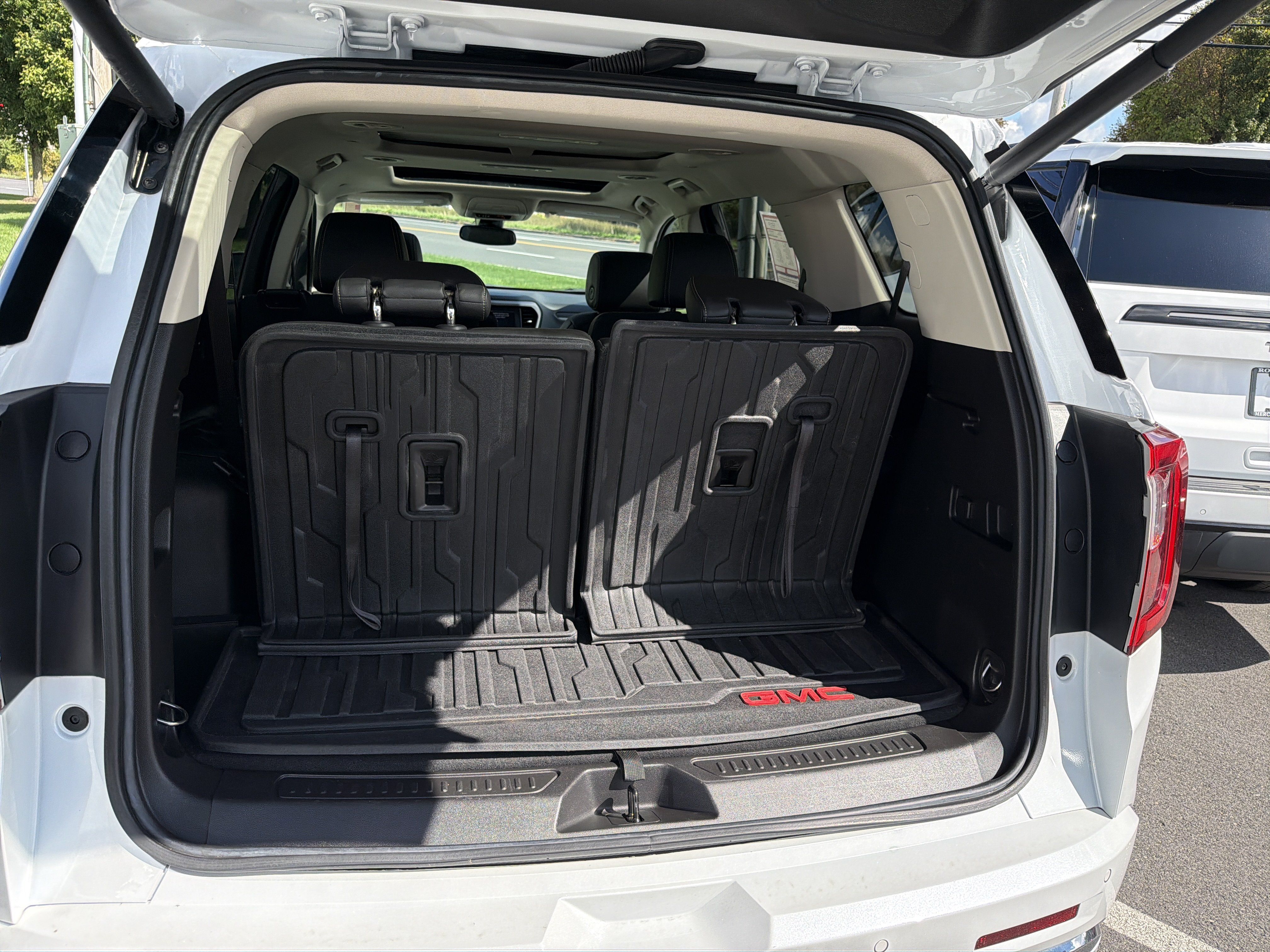 Used 2023 GMC Acadia Denali w/ Trailering Package AWD/4WD image 30