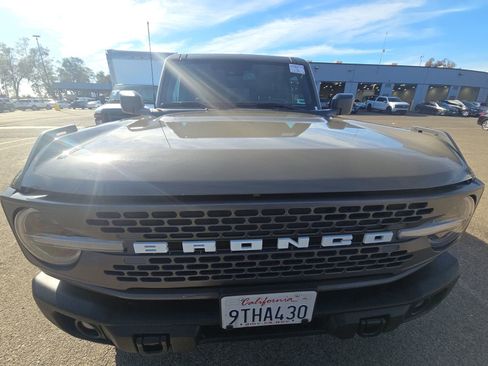 Used 2025 Ford Bronco Badlands image 2