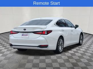 Used 2020 Lexus ES 300h Ultra Luxury w/ Accessory Package 2 FWD video 3