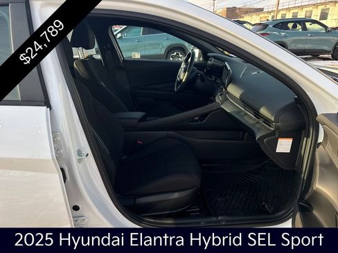 Used 2025 Hyundai Elantra SEL image 33
