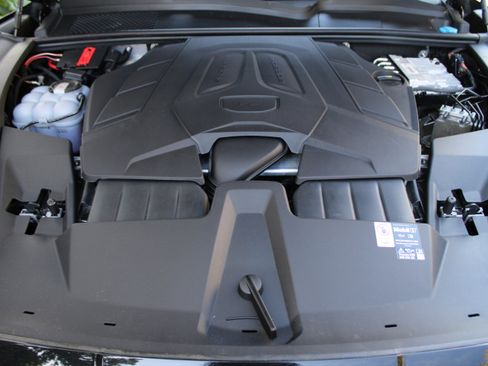 Certified 2025 Porsche Cayenne image 35