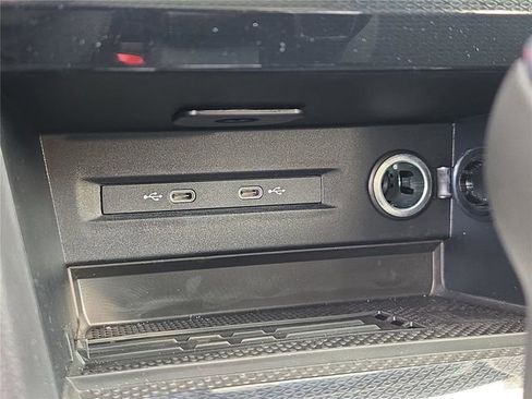 New 2026 Volkswagen Taos SE FWD image 17